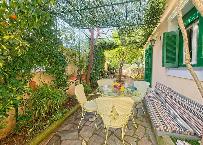 Pergantini بيت للعطل