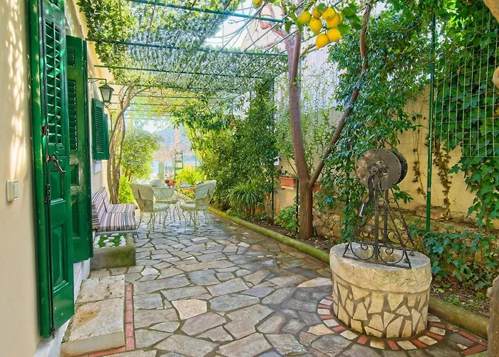 Pergantini بيت للعطل